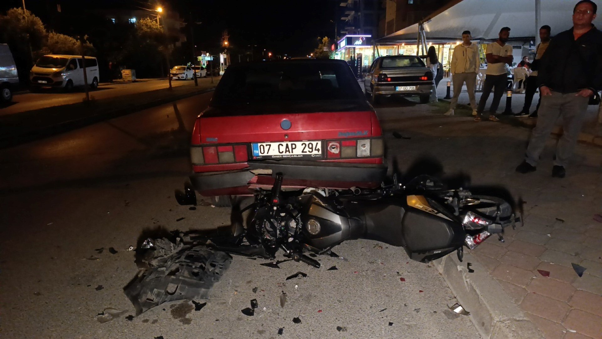 Motosikletli Gençlerin Ölümle Burun Buruna Geldiği Kaza Kamerada (2) (Large)