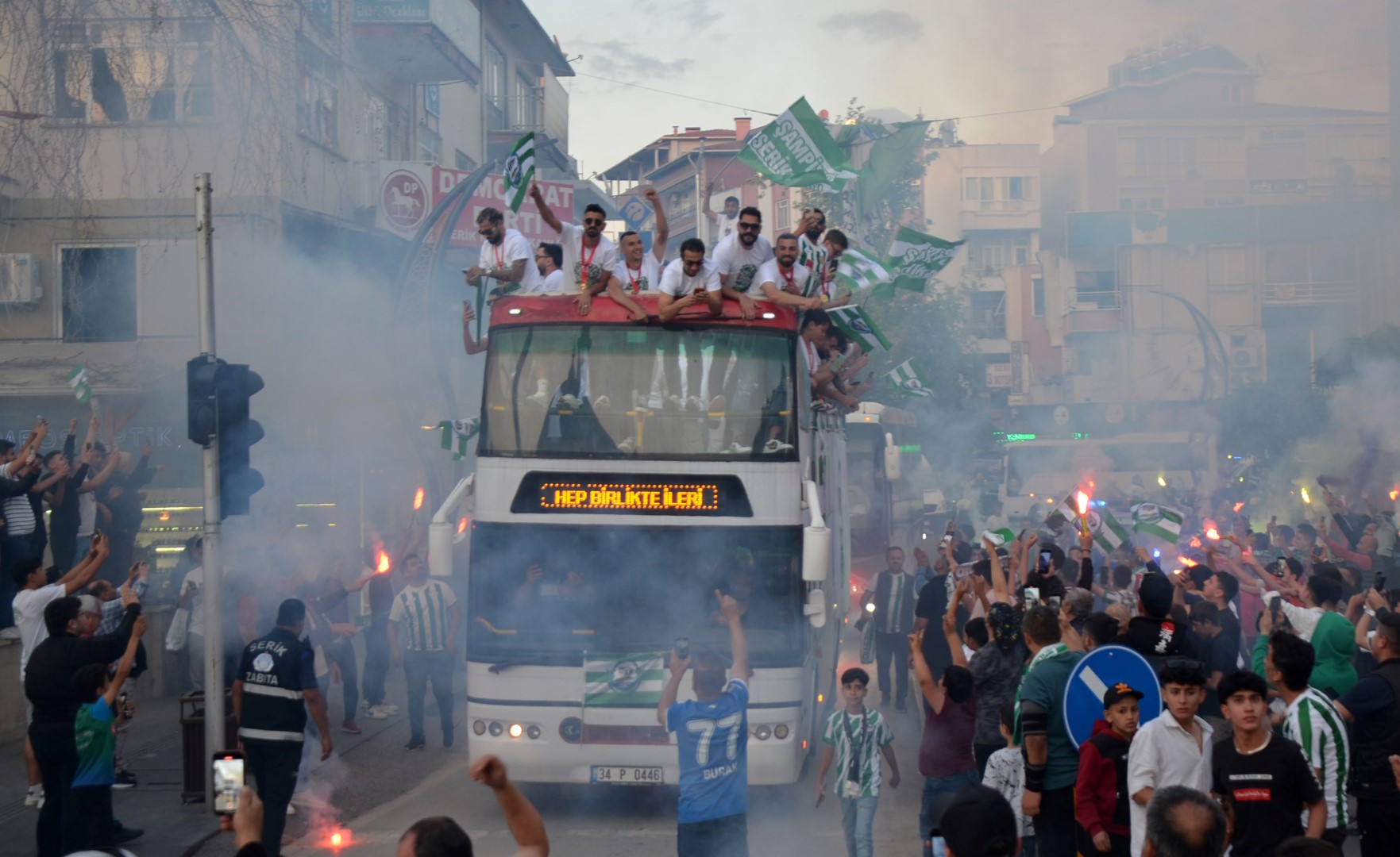 Serik Belediyesporda Sampiyonluk Kutlam 694533 205708 (Large)