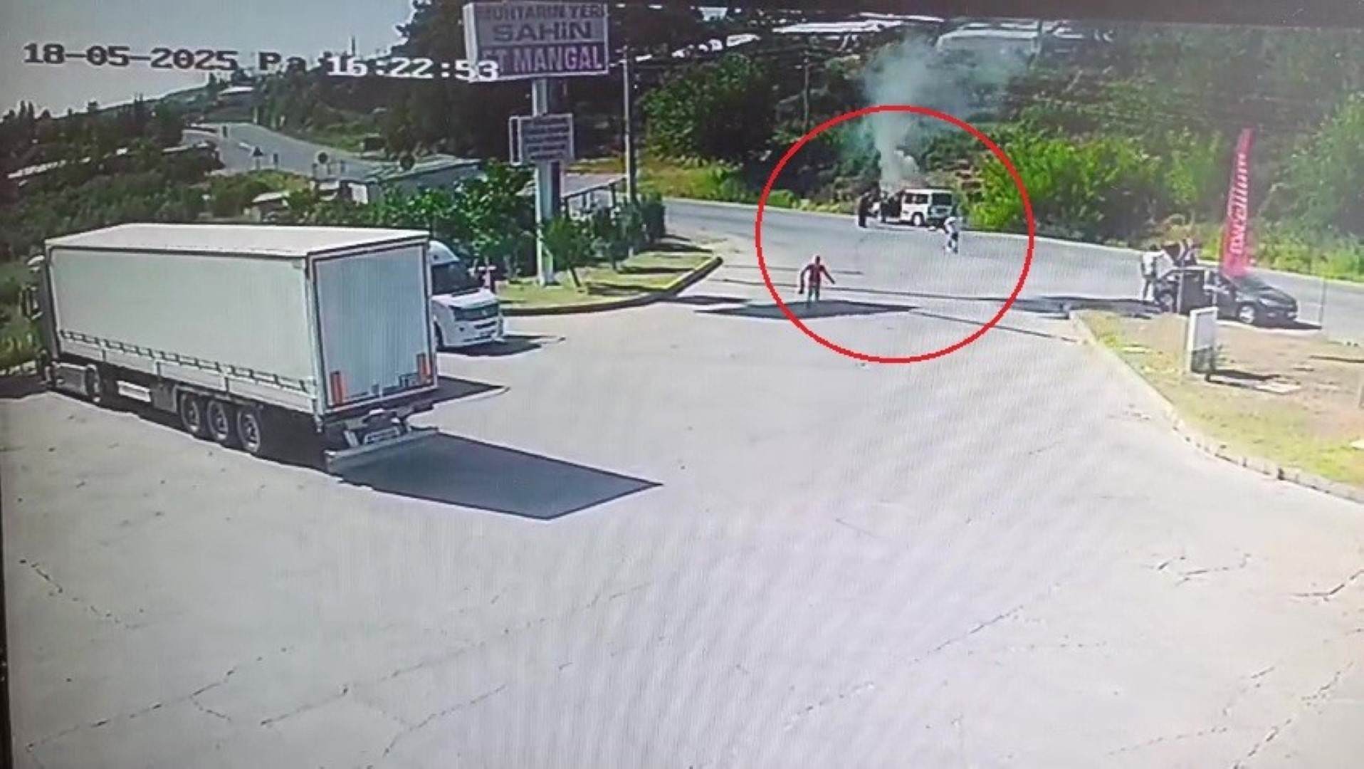 Seyir Halindeki Araç Yandı, Ilk Müdahaleyi Vatandaşlar Yaptı (2) (Large)