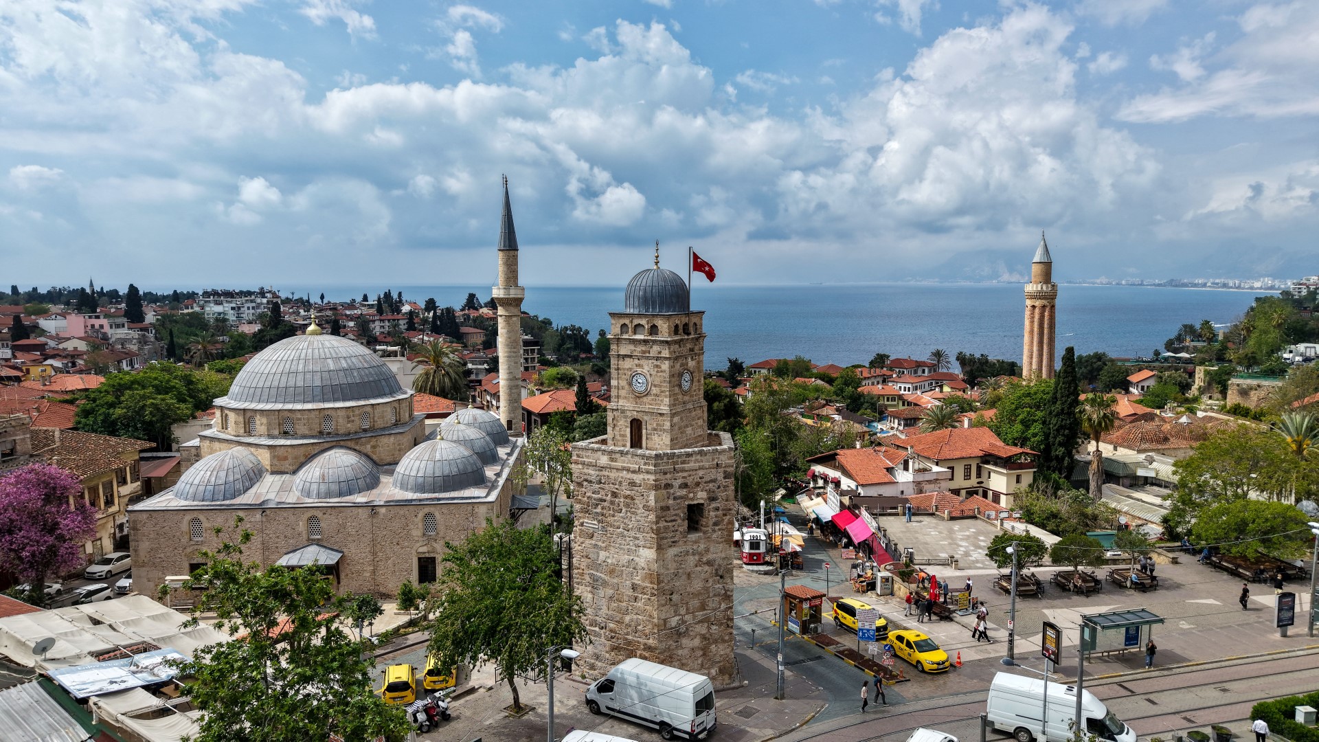 Tarihi Saat Kulesi Zamana Yetisemiyor 691805 204922 (Large)