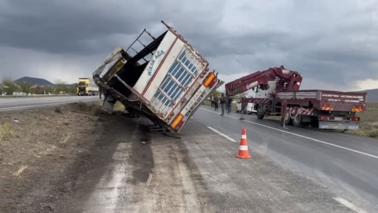 Tir Devrildi Anguslar Kacti (1)
