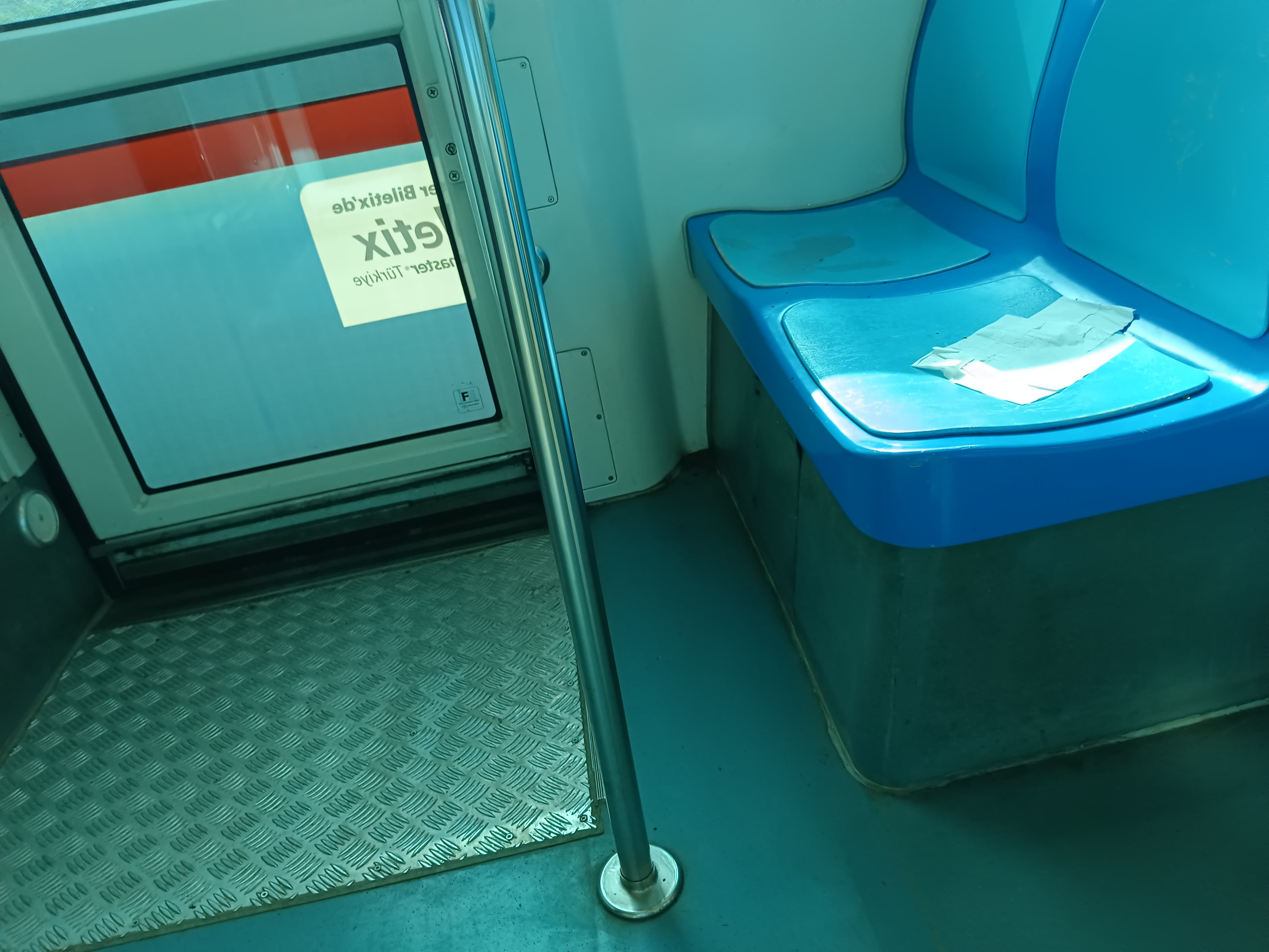 Tramvay Durağı Çöp (1)