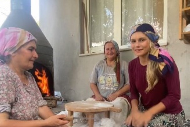 Türkiye'nin Gönüllü Turizm Elçisi İsveçli Köylü Güzeli (2) (Large)