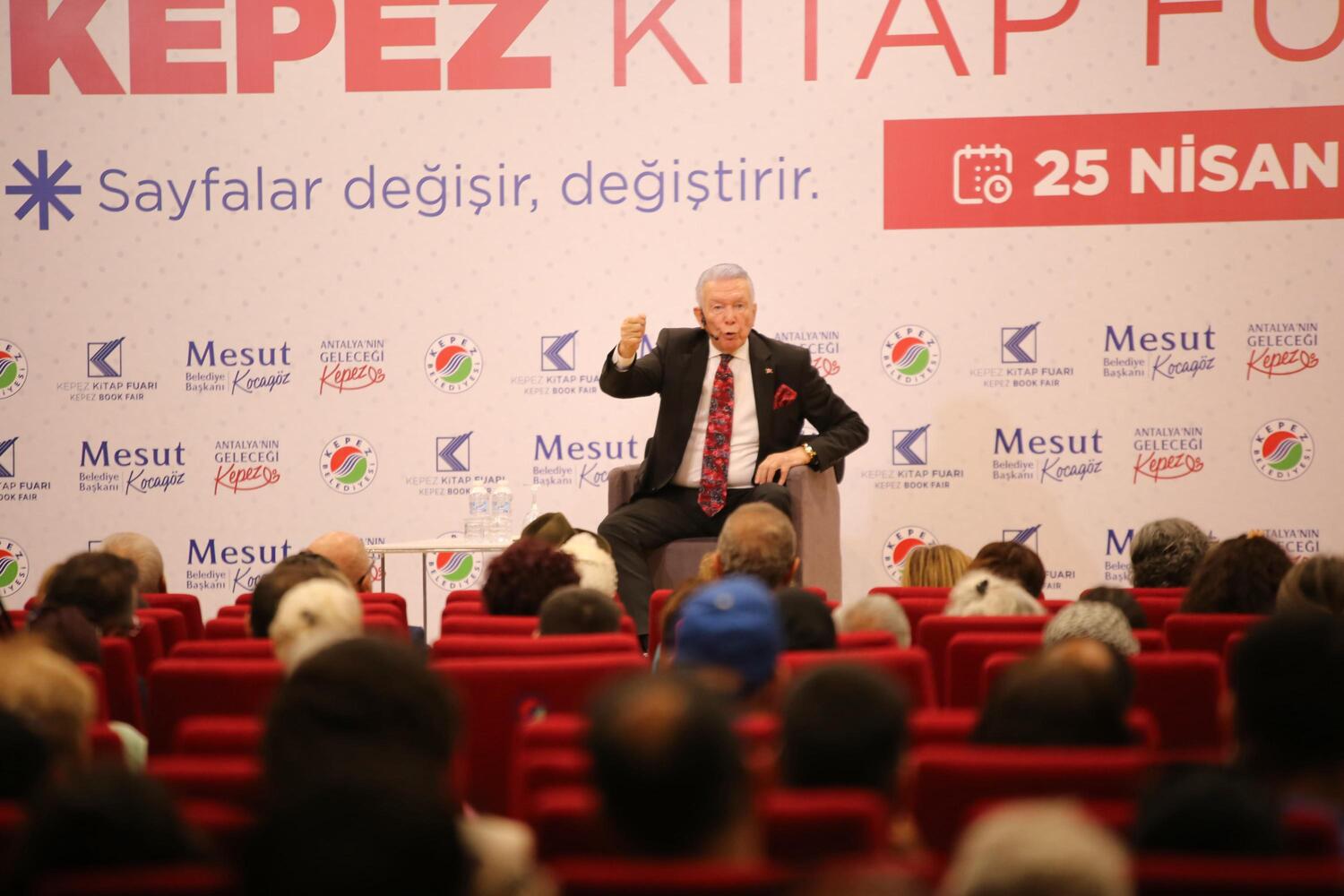 Ugur Dundar, Kepez Kitap Fuarinda Basin Ozgurlugunu Anlatti 6