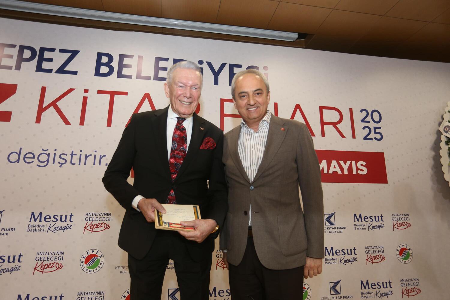 Ugur Dundar, Kepez Kitap Fuarinda Basin Ozgurlugunu Anlatti 7