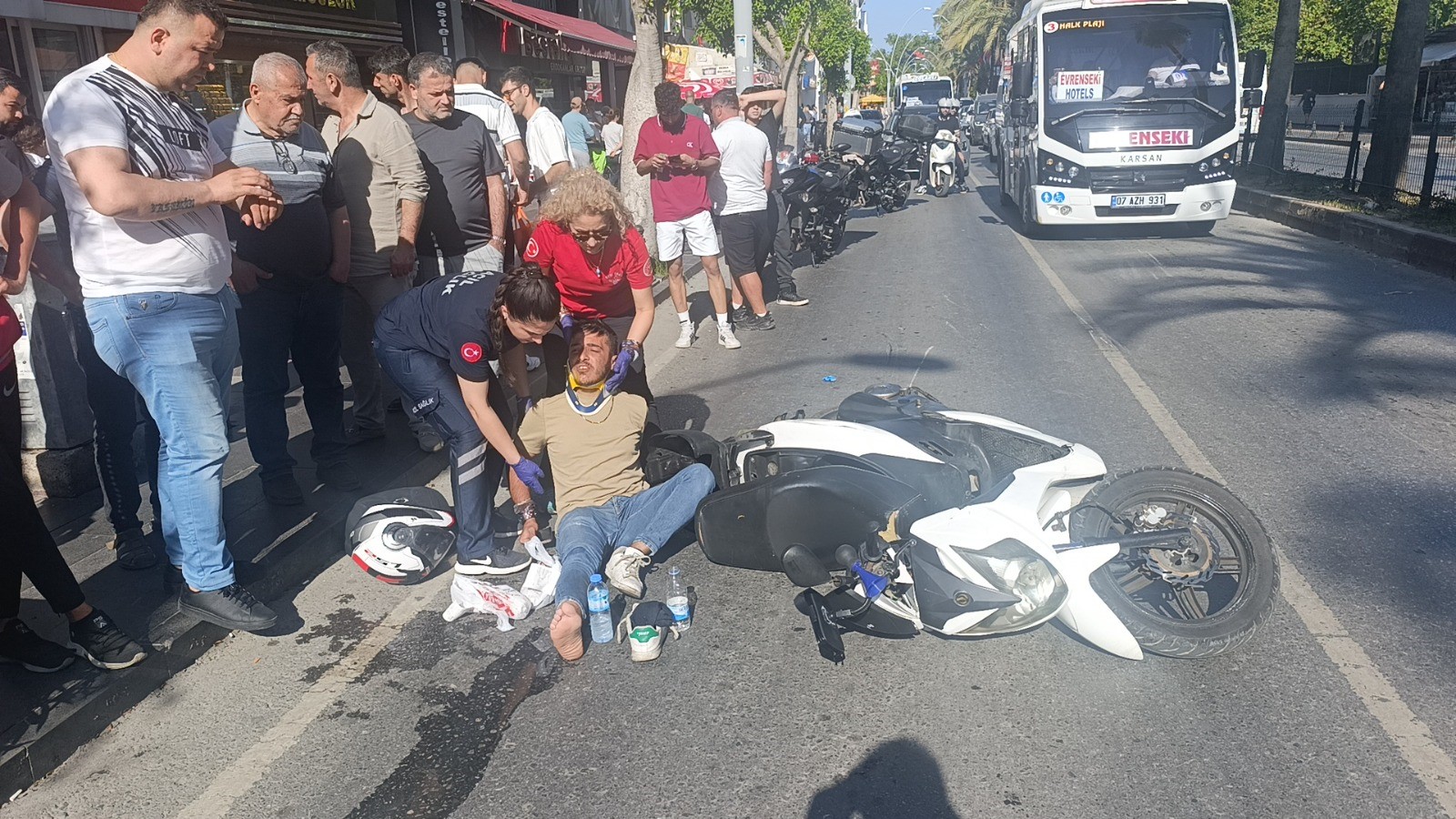 Yaya Geçidinde Motosikletler Çarpıştı 3 Yaralı (1)