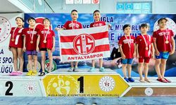 Antalyasporlu minik yüzücüler başarıya koştular