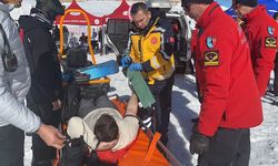 Kayalıklarda mahsur kalan doktor, JAK ekipleri tarafından kurtarıldı