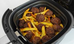 Airfryer köfte kolay tarifi, içinde ne var, kaç derece pişer, hangi malzemeler kullanılır, nasıl yapılır