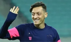 Mesut Özil sahalara geri dönüyor, süper ligi kulübüyle tekrar anlaştı