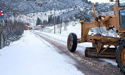 Turistlerin akın ettiği Kemer kara teslim oldu