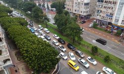 Antalya’nın en işlek caddesi yağıştan dolayı kapandı