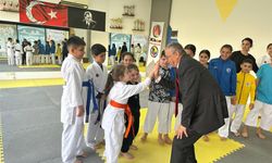 Başkan Topaloğlu’ndan karatecilere ziyaret