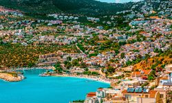 Turkuaz denizi ve altın kumları ile Antalya’nın en popüler turizm beldesi Kaş adını nereden aldı?