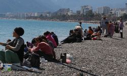 Antalya’da Ramazan ayı öncesi sahil keyfi