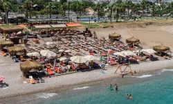 Turizmin başkenti Antalya’nın Konyaaltı Sahili İşgal altında