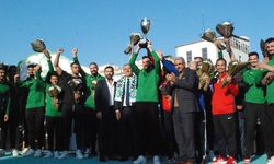 Antalya’nın voleybolculara şampiyonluğu coşkuyla kutladı