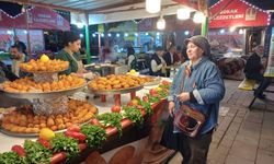 Antalya’da turistler içli köfteyle tanıştı