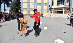 Antalya’da öğrenciler ‘Zeyna’ ile deprem tatbikatı yaptı