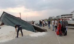 Adana'da Yol Çöktü Kumlu Yüklü Kamyon İçine Düştü