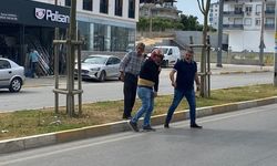 Antalya'da motosiklet sürücüsünü kaskı kurtardı