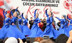 Manavgat'taki 23 Nisan kutlamalarında kardeş ülkelerden dans gösterisi