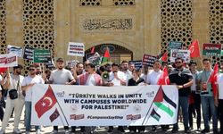 AK Parti Gençlik Kolları Antalya’da, İsrail saldırılarını protesto etti