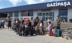 Antalya’da Gazipaşa Havalimanındaki kriz yolcuları vurdu