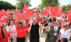 Antalya’da vatandaşların arasından çıkan efeler görenleri ağlattı