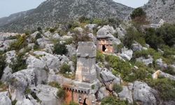 Antik tarihçilerin Apollon'un kehanet merkezlerinden biri olarak gördüğü o antik kent, bakın Antalya’nın hangi ilçesinden çıktı!
