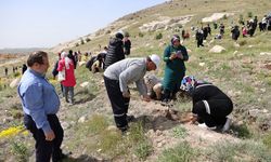 Konya’nın o ilçesinde fidanlar toprakla buluşturuldu… Çevre duyarlılığına dikkat çektiler