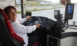 Hayali olan koltuğa kavuşan enkaz kentin tek kadın otobüs şoförü