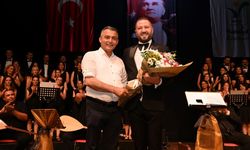 Manavgat Belediyesi’nden unutulmaz konser… Bakın Manavgat Belediyesi konserde kimi andı