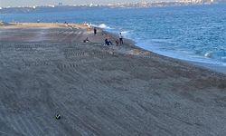 Antalya Konyaaltı Sahili’ndeki o inşaata Başkan Böcek müdahale etti… Beton kısmı engellendi, sahil düzlendi, Zabıta nöbete başladı