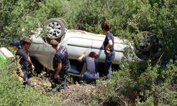 Antalya'da araç 15 metrelik şarampole devrildi: 2 yaralı