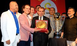 Dursun Özbek ve şampiyonluk kupası Antalya'da