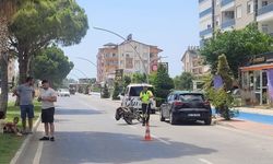 Motosiklet sürücüsü, kargo aracının kurbanı oldu… Kapısı açılan araca çarptı