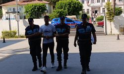 Antalya'da krize giren adam çaldığı araçla şehir turu yaptı
