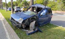 Manavgat’ta palmiye ağacına çarpan sürücü olay yerinde hayatını kaybetti