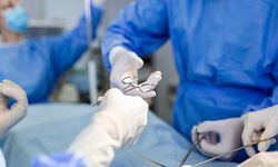 Antalya’da zor ameliyat başarıldı… Karın zarından organ yapıldı