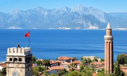 Antalya’da tatil gitmek isteyen tatilciler, turizm acentaları yüzünden sıkıntı yaşıyor