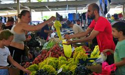 Antalya pazarlarında Rus kalabalığı… Pazarcılar, Ruslara dayanamadı dillerini değiştirdi