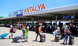 Antalya’da Ruslar diken üstünde…. Ruslar Antalya’yı akın akın terk ediyor