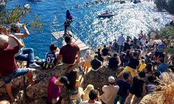 Red Bull Cliff Diving yürekleri ağza getirdi