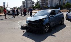 Antalya’da otomobiller kavşakta çarpıştı