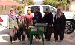 Antalya Büyükşehir Belediyesi, Elmalılı kadınlara salça makinesi ile destek oldu