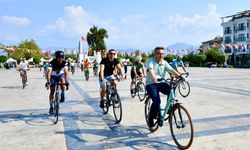 Fethiye’de temiz hava ve sağlıklı yaşam için pedal çevirdiler