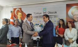 Antalya İyi Parti’de bayrak değişimi… Eski başkan bayrağı verdi