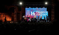 Antalya Phaselis Festivali'nde 45'lik konseri gerçekleşti