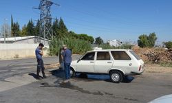 Antalya’da seyir halindeki otomobil ateş topuna döndü